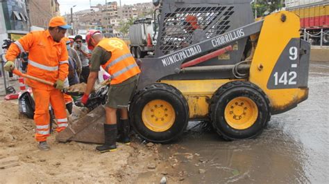 Chorrillos Asisten A Vecinos Tras Colapso De Desag E Provocado Por