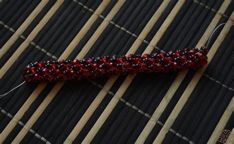 Браслет жгут из бусин