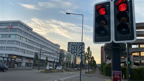 Börsen Ticker SMI wird von Schwergewichten gebremst und schliesst im