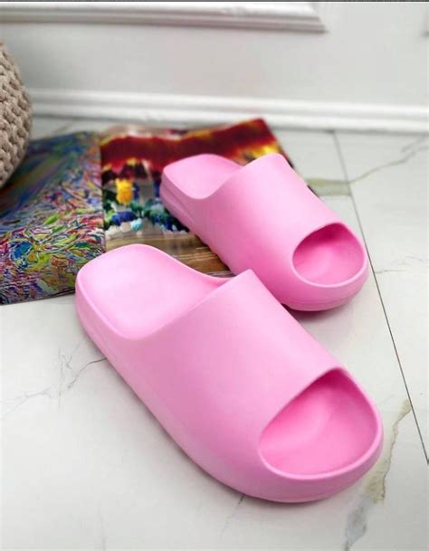 Тапки женские Adidas Yeezy Slide Bone White,розовые – Zima- оптовая ...