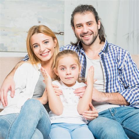 photo family portrait   sofa