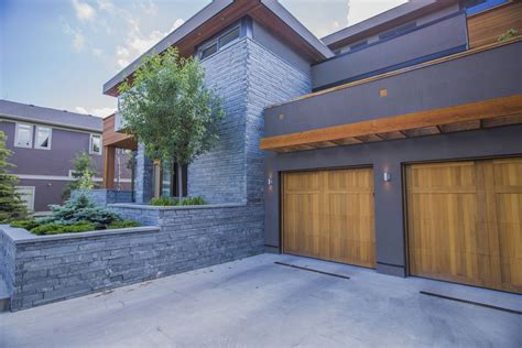 Modern Garage with Stone Exterior Walls | K2 Stone