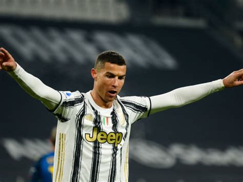 Video Cristiano Ronaldo l a depăşit pe Pele şi a devenit cel mai bun