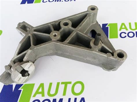Кронштейн правой опоры двигателя ВАЗ-2110 АвтоВАЗ