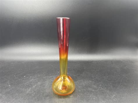 Amberina Hand Blown Art Glass Bud Vase Red Yellow Orange Cadmium Glows 8 25 Vintage