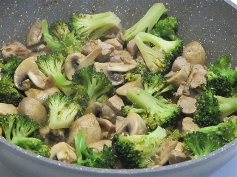 H Hnchen Teriyaki Mit Brokkoli Und Champignons Von Gordi Chefkoch