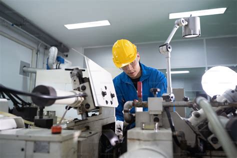 Foto Retrato De Trabajadores Asiáticos De Ingeniería De Mantenimiento