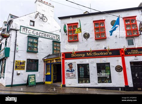 Donegal Street Pubs Hi Res Stock Photography And Images Alamy