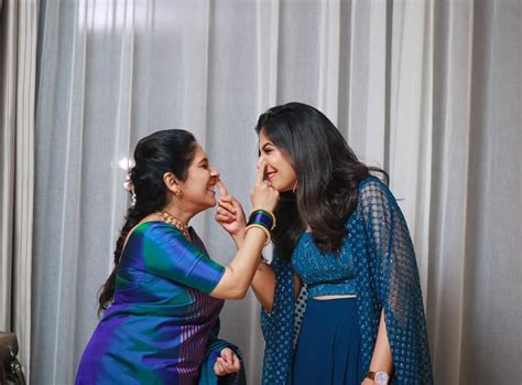 singer shweta mohan shared   mother sujatha mohan  father