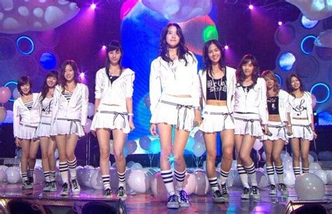 SNSD Live Performance Into The New World