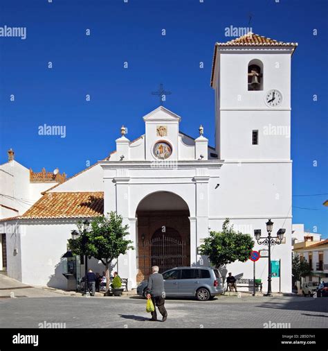 Santiago Apostle Church In The Town Square Iglesia De Santiago Apostol