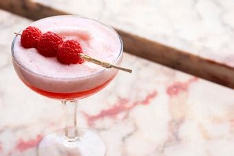 French Martini With Chambord And Champagne Simple Recipes Lovetoknow