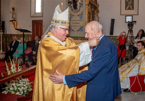 Antonio Lerate Historia Viva De Santa Genoveva Recibe La Medalla Pro