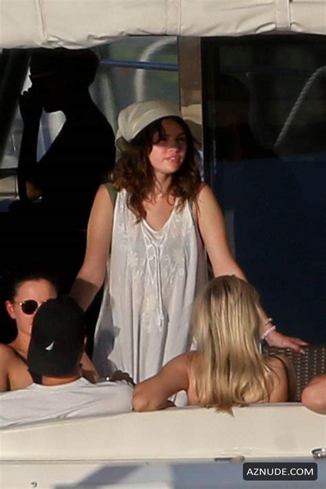 Selena Gomez Stuns As She Soaks Up The Sun In Green Bikini Aboard Luxury Yacht In Hawaii Aznude