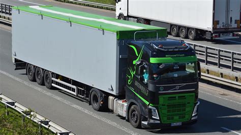 D Green Bulls Volvo FH04 500 GL BonsaiTruck Flickr