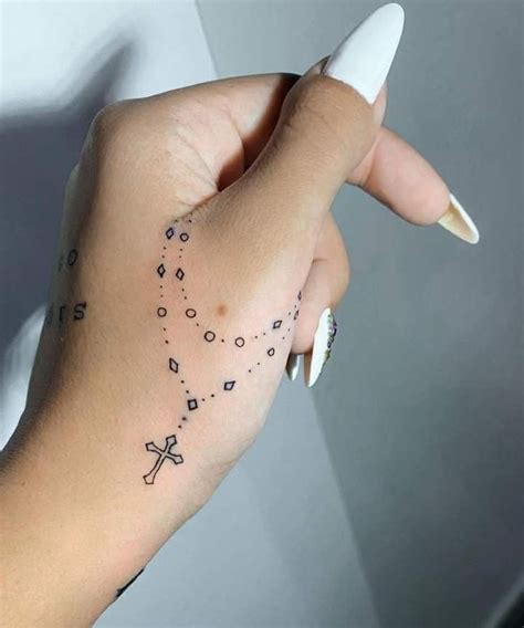 Pin By Vanessa Velasco On Xc Wrist Tattoos For Women Pretty Hand