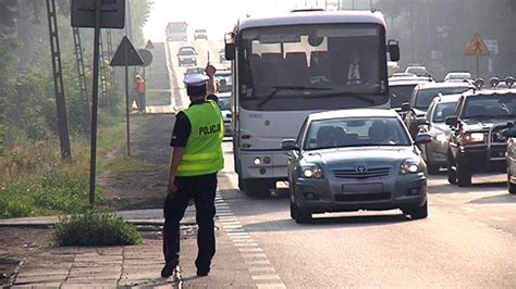 D Ugi Weekend Na Drogach Policja W Czwartek Zgin O Osiem Os B Tvn