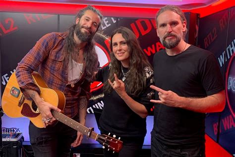 VIDÉO Within Temptation et Waxx reprennent Harvest Moon sur RTL2