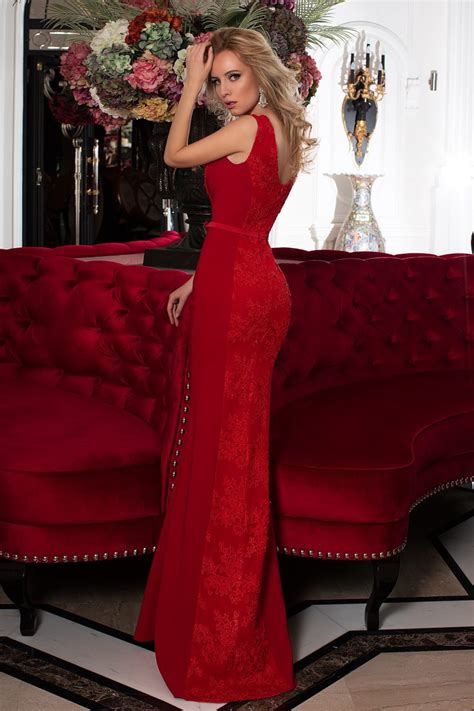 Robe De Cocktail Rouge En Dentelle Oksana Mukha Paris