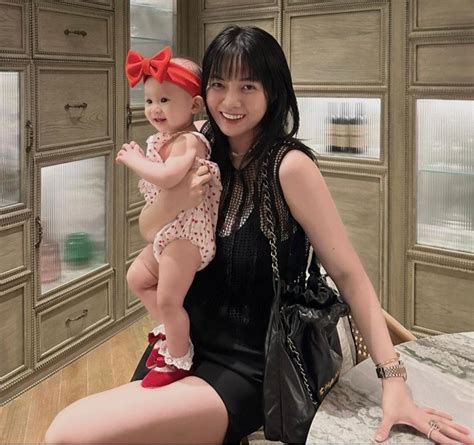 Hot girl Lào lấy chồng Việt điển trai ngậm ngùi chịu kiếp đẻ thuê vì