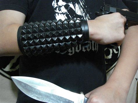 ANAL BLAST STUDDED LEATHER GAUNTLET MDLUG