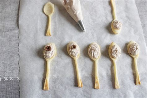 Cucchiai Di Sfoglia Con Mousse Al Tonno Mani In Frolla