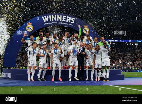 players  real madrid celebrate  champions league  final