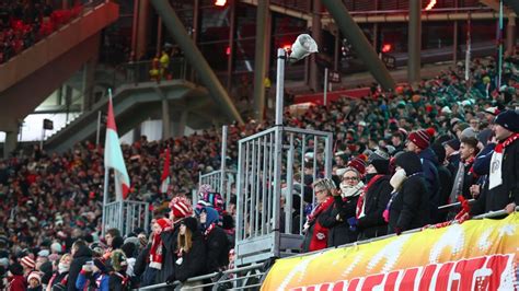 RB Leipzig Fan Nach Notarzteinsatz Bei DFB Pokalspiel Im Krankenhaus