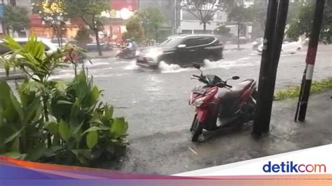 Jelang Musim Hujan Genangan Di Perkampungan Surabaya Jadi Pr