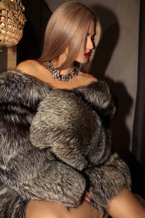 Pin by Evgen on Дама в мехах 23 Fur coats women Girls fur coat Fur