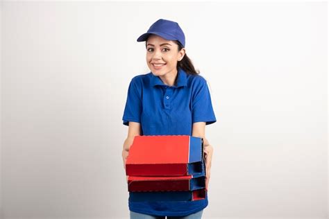 Feliz Sorridente Entregador De Uniforme Azul Caixas De Pizza Para