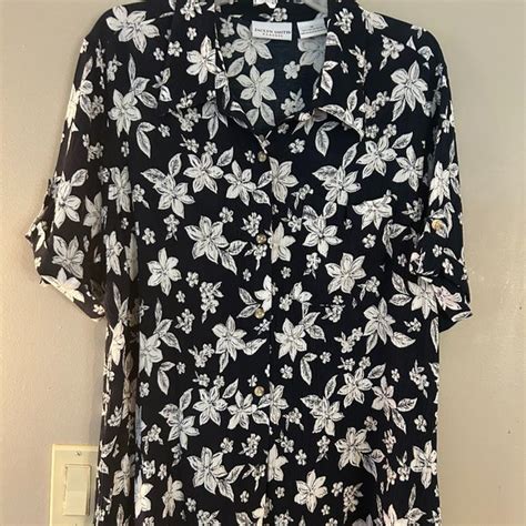 Jaclyn Smith Tops Jaclyn Smith Blackwhite Floral Top Size X Poshmark