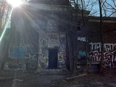 New York Farm Colony (Staten Island, NY) : r/abandoned