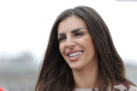 Ena Oli Se Skinula U Bikini Na Njoj Nikad Manje Materijala