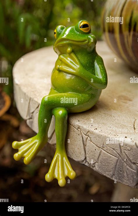 Thoughtful Frog Concrete Decor Frog Statue Garden Decoration Outdoor