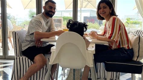 Virat Kohli reunites with his family ahead of T20 World Cup - Cricket ...