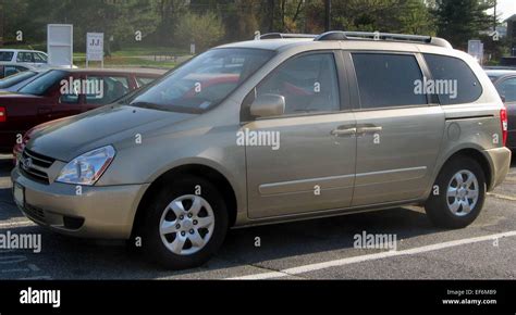 Kia Sedona LX SWB Stock Photo - Alamy