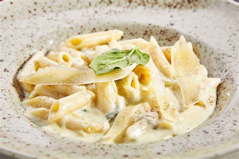 Cacio E Pepe La Ricetta Originale Romana Per Farla Cremosa Buttalapasta