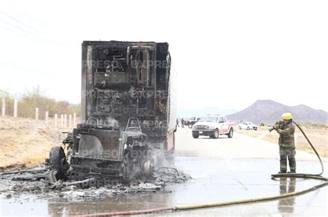 Se Incendia Trailer Sobre La Carretera Hermosillo Guaymas