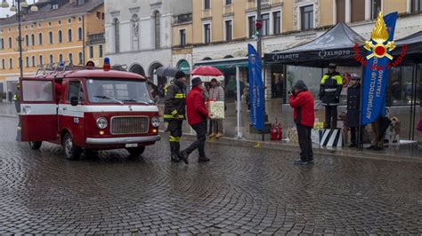 Belluno è tornata la Befana del vigile FOTO