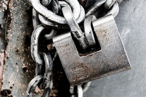 Обои на рабочий стол Висячий замок с цепью, обои для рабочего стола ...