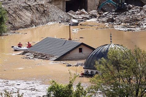 Katastrofalne Poplave U Bih Odnijele Najmanje Ivota Poplave