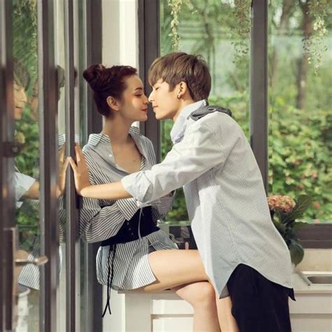Hot boy Quốc Anh hẹn hò với MLee Lộ ảnh tình tứ trong quán ăn