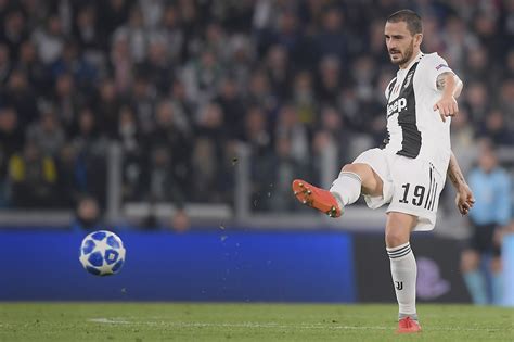 Infortunio Bonucci Il Difensore Della Juve Costretto Al Cambio