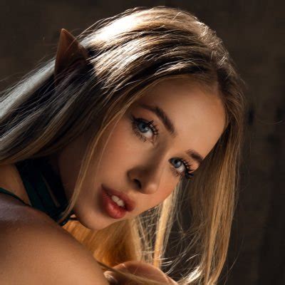 Nata Gold VR Porn Videos VRPorn