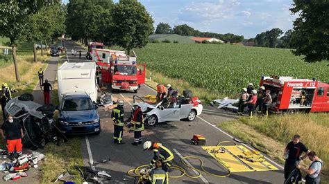 Zwei Unfälle auf der B71 20 Jähriger stirbt noch am Unfallort