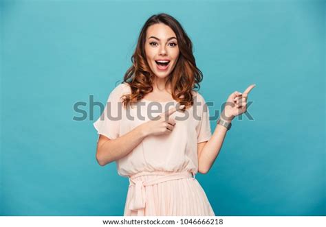 3 Hundred Closeup Brunette Woman Wristwatch Royalty Free Images Stock Photos Pictures