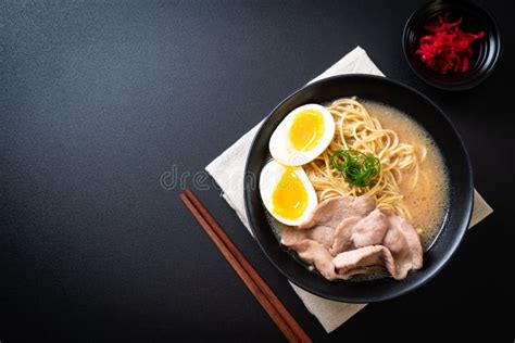 Tonkotsu Ramen Noodles with Pork and Egg Stock Image - Image of green, bowl: 155628397