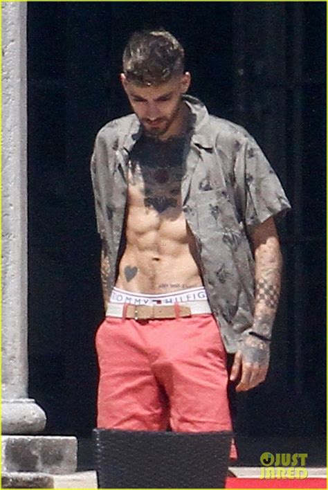 Zayn Malik Puts His Abs on Display Following News of Gigi Hadid Split ...