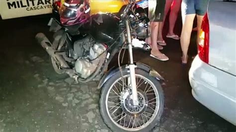 Colisão entre Astra e motocicleta deixa jovem ferido na Rua Apinajés